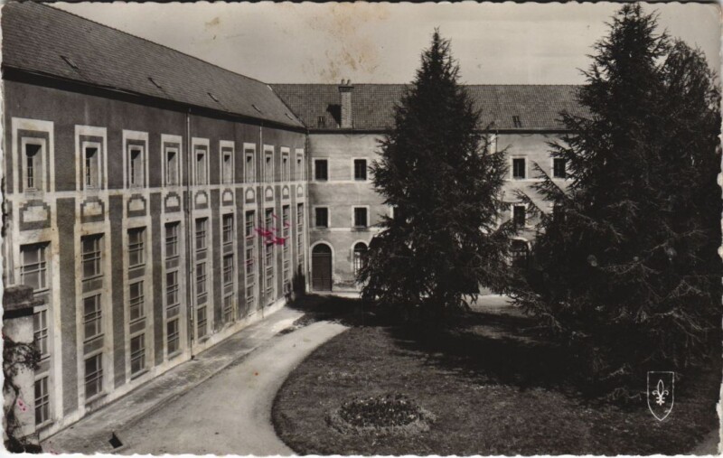 Carte postale ancienne Yzeure Ecole d'Agriculture à Yzeure