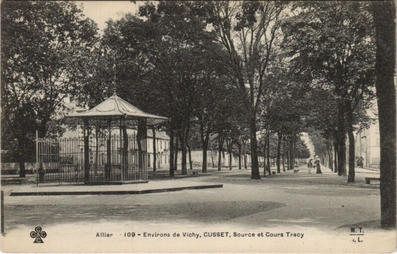 Carte postale ancienne Cusset Source et Cours Tracy à Cusset