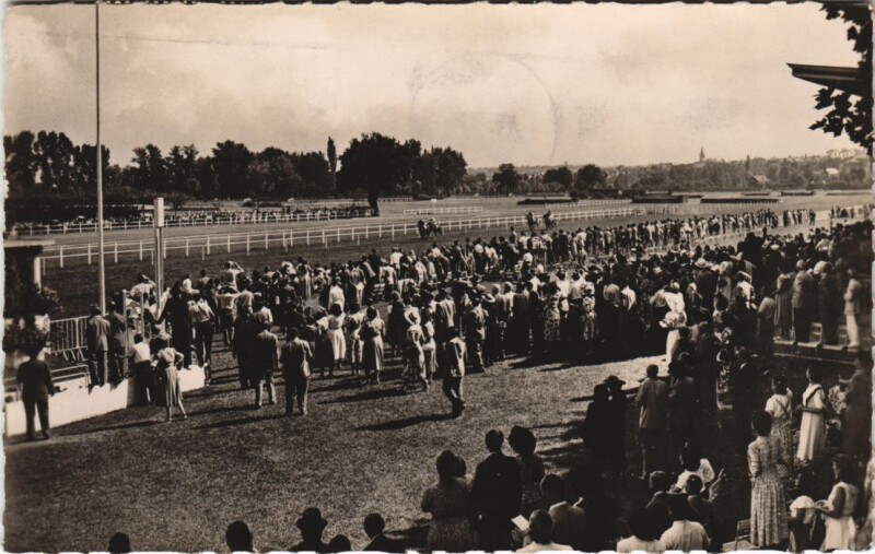 Carte postale ancienne Vichy Le Champ de Courses à Vichy