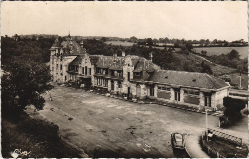Carte postale ancienne Neris-les-Bains La Gare