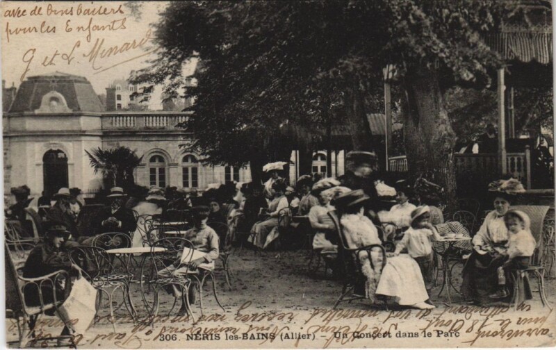 Carte postale ancienne Neris-les-Bains Un Concert dans le Parc