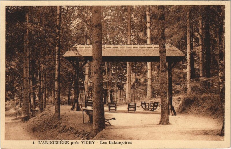 Carte postale ancienne L'Ardoisiere pres Vichy - Les Balancoire à Vichy