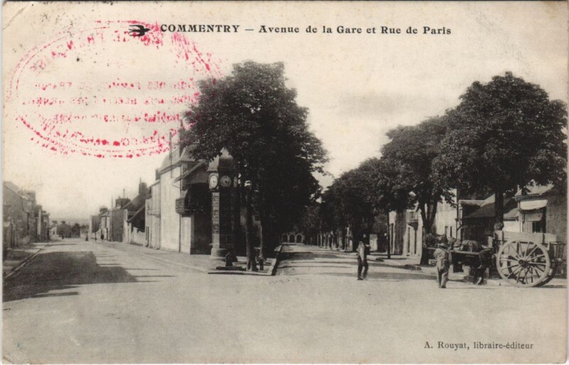 Carte postale ancienne Commentry Avenue de la Gare et Rue de Paris à Commentry