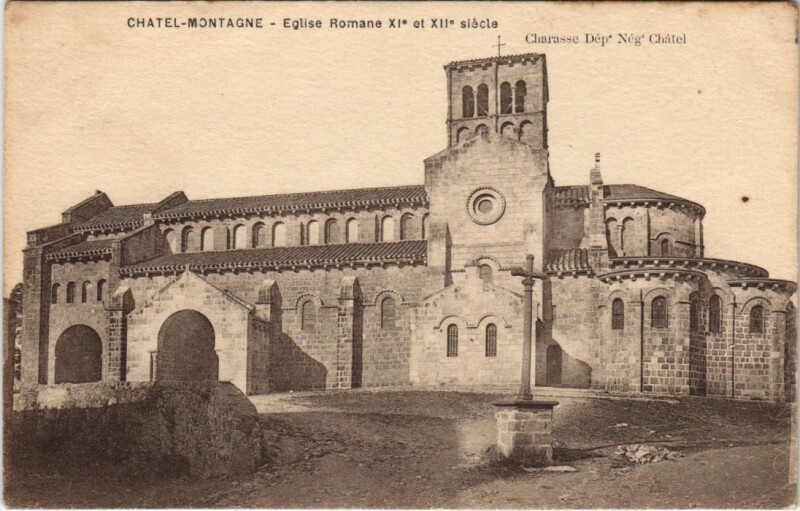 Carte postale ancienne Chatel-Montagne Eglise Romane