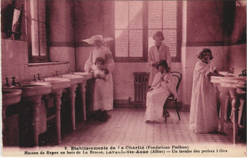 Carte postale ancienne Lavault-Sainte-Anne Maison du Repos au Bois de La Brosse à Lavault-Sainte-Anne