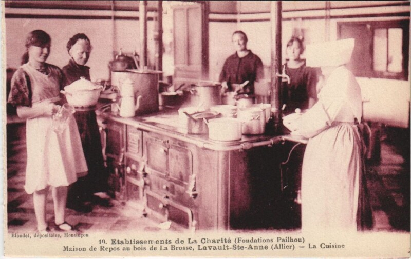 Carte postale ancienne Lavault-Sainte-Anne Maison du Repos au Bois de La Brosse à Lavault-Sainte-Anne