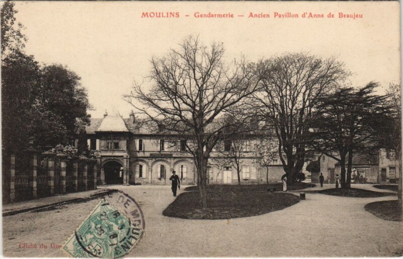 Carte postale ancienne Moulins Gendarmerie - Ancien Pavillon d'Anne de Beaujeu à Moulins