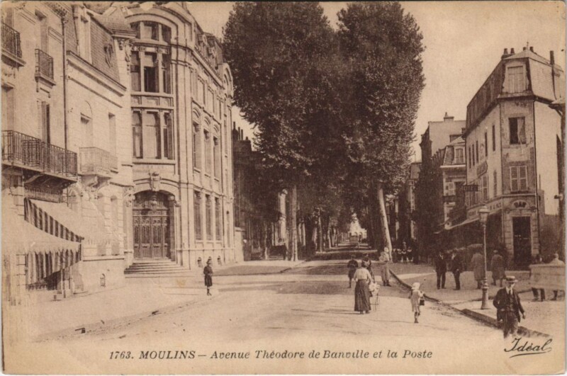 Carte postale ancienne Moulins Avenue Theodore de Banville et la Poste à Moulins