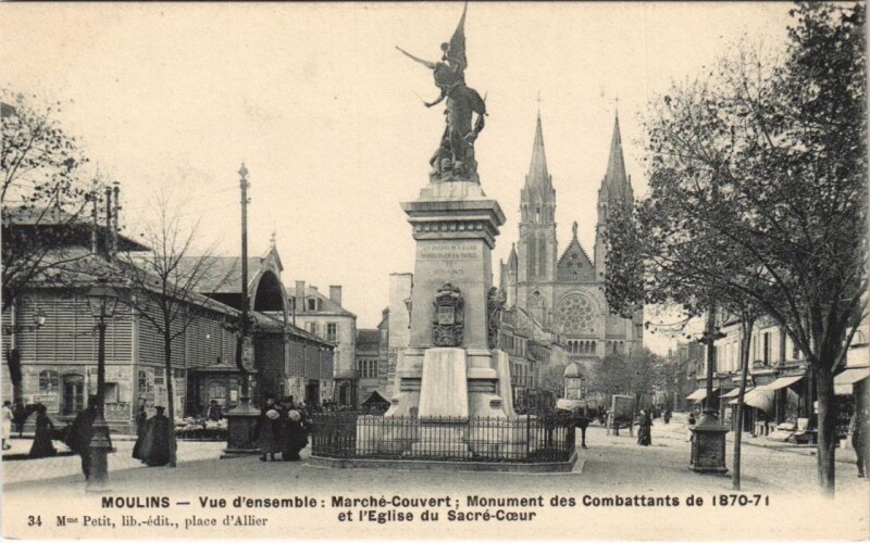 Carte postale ancienne Moulins Marche-Couvert - Monument des Combattants - Eglise à Moulins