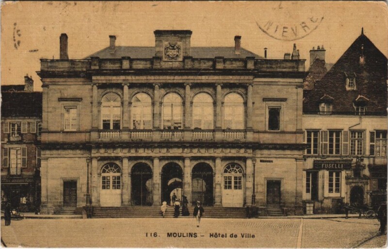 Carte postale ancienne Moulins Hotel de Ville à Moulins
