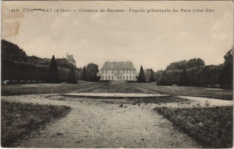 Carte postale ancienne Etroussat Chateau de Douzon - Facade Principale du Parc