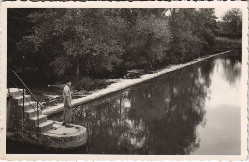 Carte postale ancienne Dompierre-sur-Besbre Le Barrage des Persieres à Dompierre-sur-Besbre