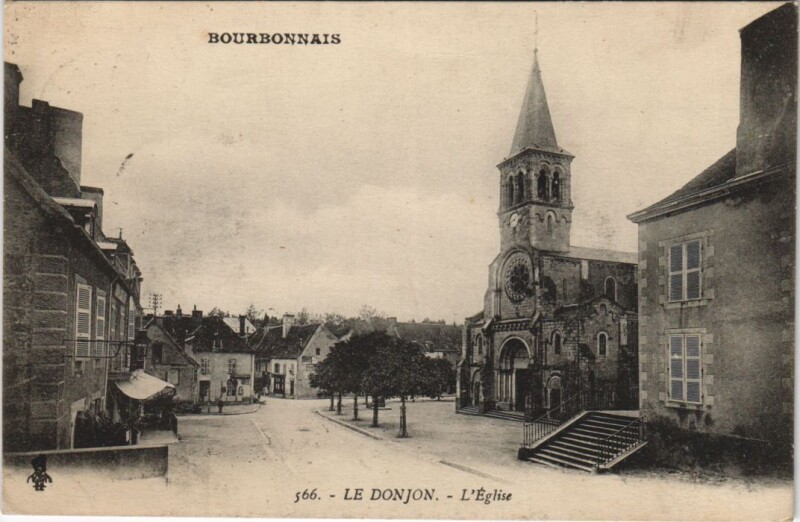 Carte postale ancienne Le Donjon L'Eglise au Donjon