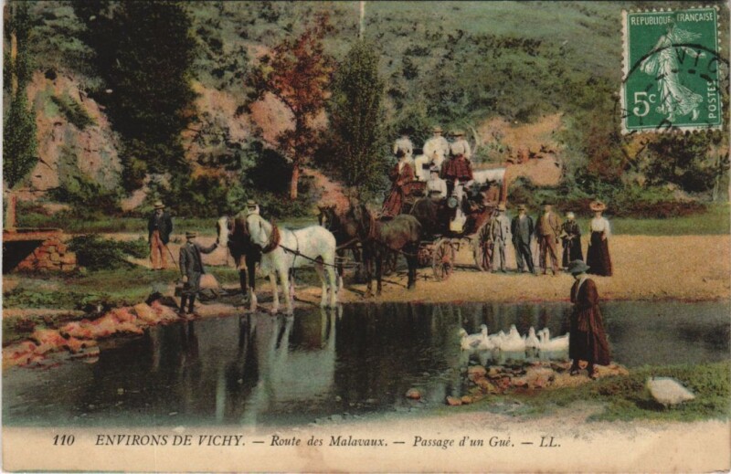 Carte postale ancienne Vichy Environs - Route des Malavaux - Passage d'un Gue à Vichy