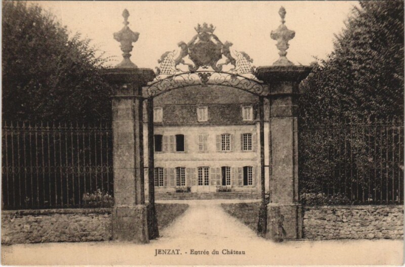 Carte postale ancienne Jenzat Entree du Chateau à Jenzat