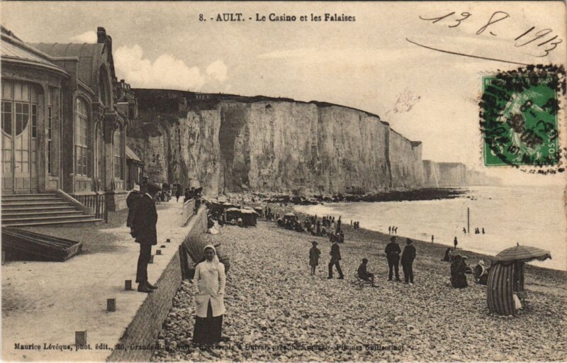 Carte postale ancienne Ault Le Casino Les Falaises