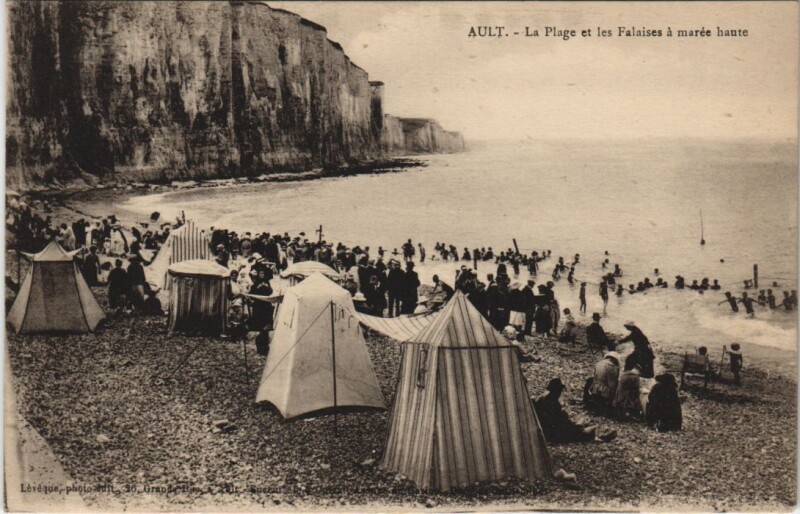 Carte postale ancienne Ault La Plage et les Falaises