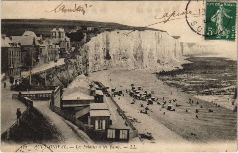 Carte postale ancienne Ault Les Falaises et les Bains