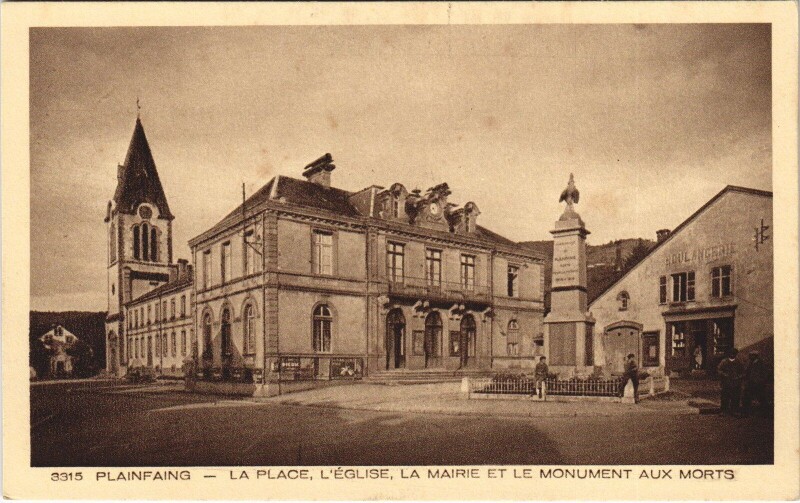 Carte postale ancienne Plainfaing - La Place L'Eglise à Plainfaing