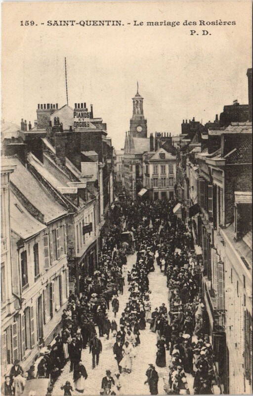 Carte postale ancienne Saint-Quentin Le mariage des Rosieres à Saint-Quentin