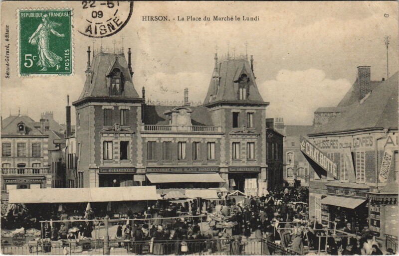 Carte postale ancienne Hirson La Place du Marche à Hirson