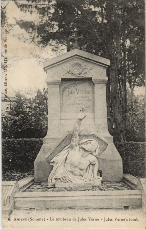 Carte postale ancienne Amiens Tombeau de Jules Verne à Amiens