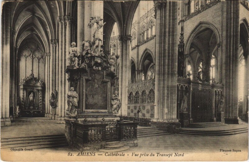 Carte postale ancienne Amiens Cathedrale Transept à Amiens