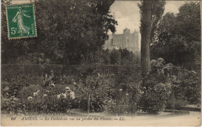 Carte postale ancienne Amiens Cathedrale vue au jardin des Plantes à Amiens