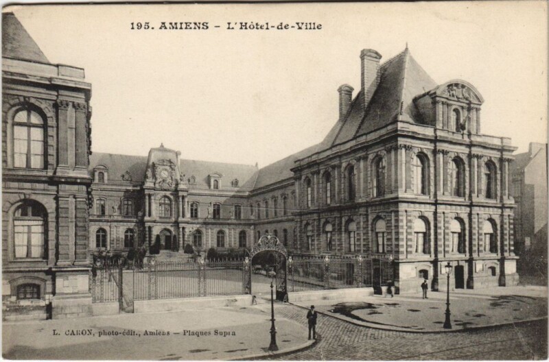 Carte postale ancienne Amiens Hotel de Ville à Amiens
