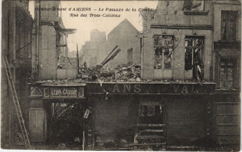 Carte postale ancienne Bombardement Amiens Passage de la Comedie Rue des Trois-Cailloux à Amiens