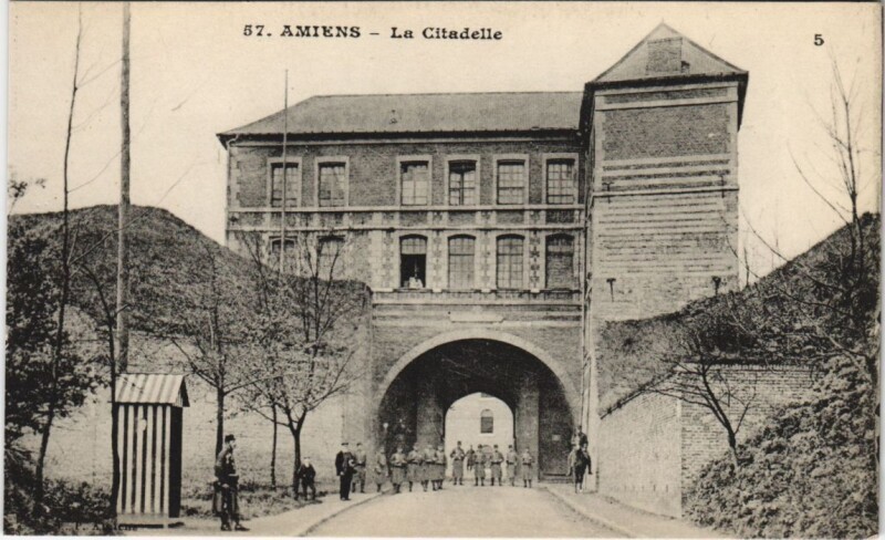 Carte postale ancienne Amiens La Citadelle à Amiens