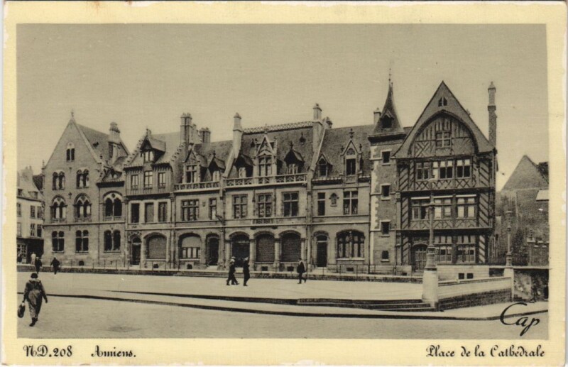 Carte postale ancienne Amiens place de la Cathedrale à Amiens