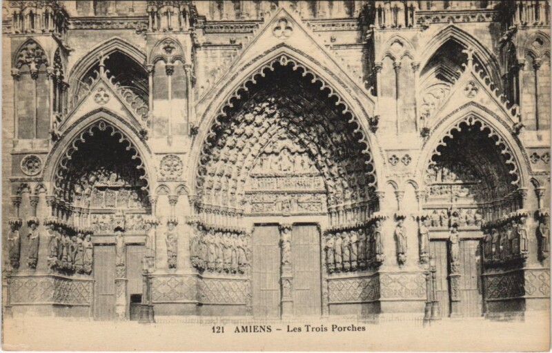 Carte postale ancienne Amiens La Cathedrale les trois porches à Amiens