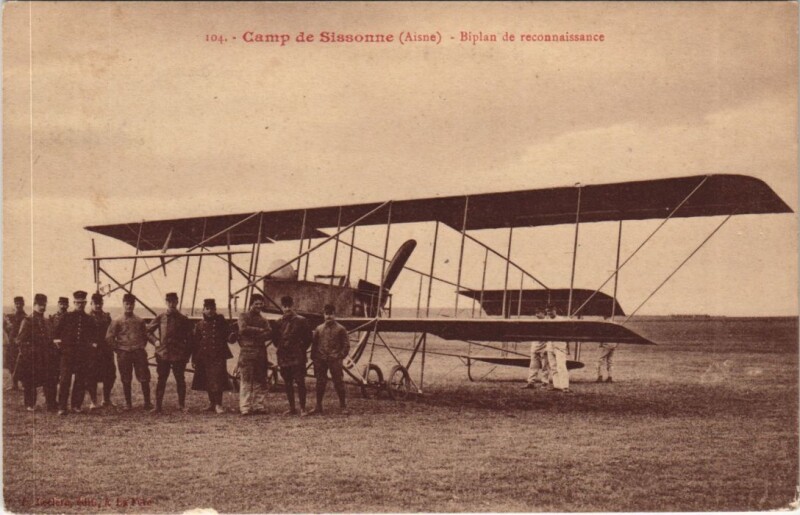 Carte postale ancienne Camp de Sissonne Biplan de reconnaissance à Sissonne