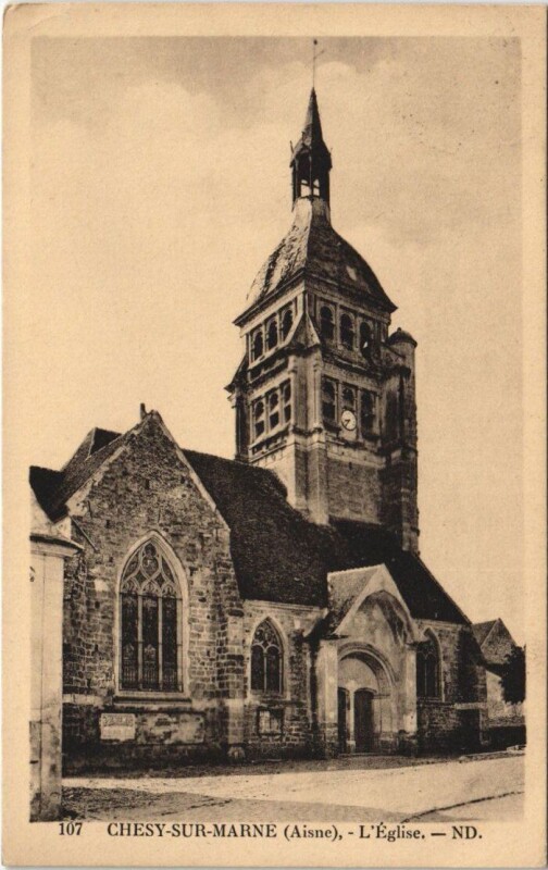 Carte postale ancienne Chezy-sur-Marne Le monument aux morts