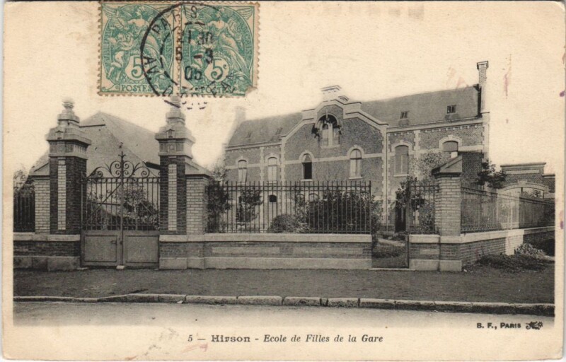Carte postale ancienne Hirson Ecole de filles à Hirson