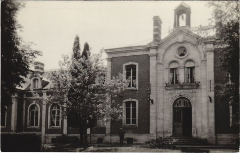 Carte postale ancienne Hirson Entree de l'hopital à Hirson