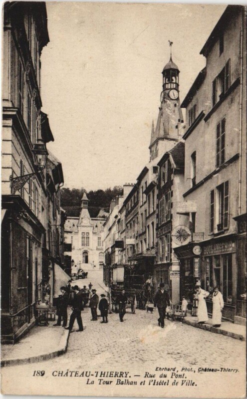 Carte postale ancienne Chateau-Thierry Rue du pont