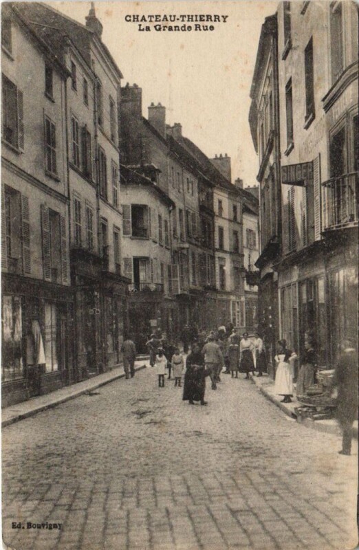 Carte postale ancienne Chateau-Thierry lA Grande Rue