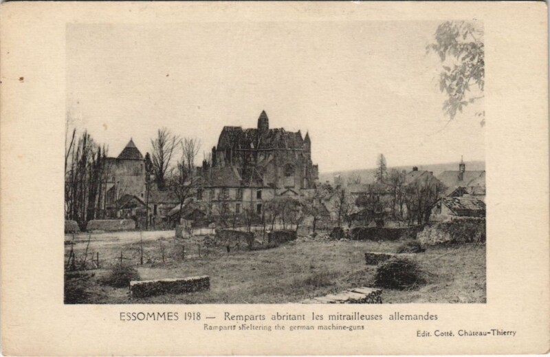 Carte postale ancienne Essomes Remparts abriant