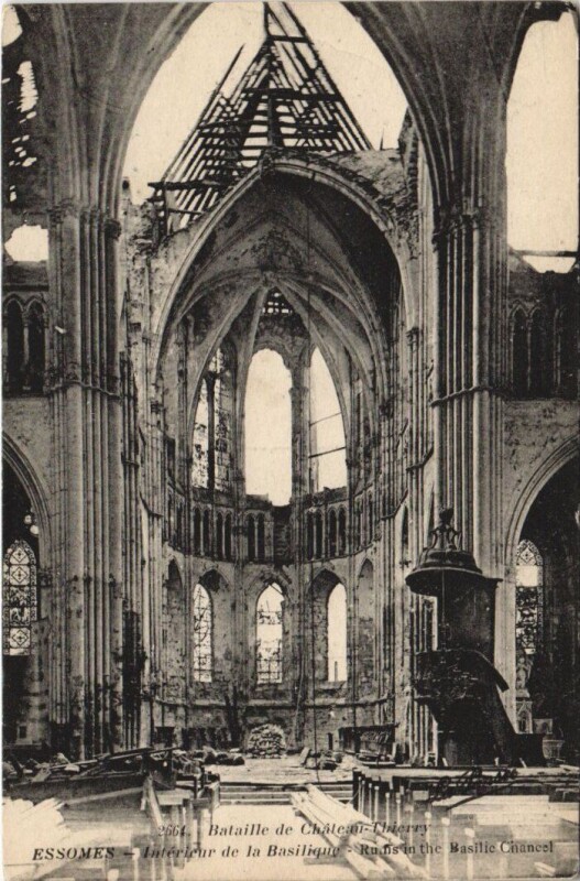 Carte postale ancienne Essomes Interieure de la basilique