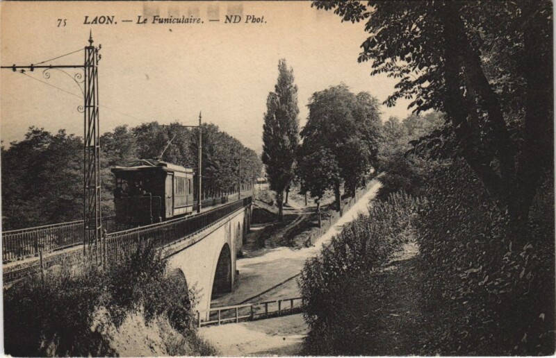 Carte postale ancienne Laon Le Funiculaire