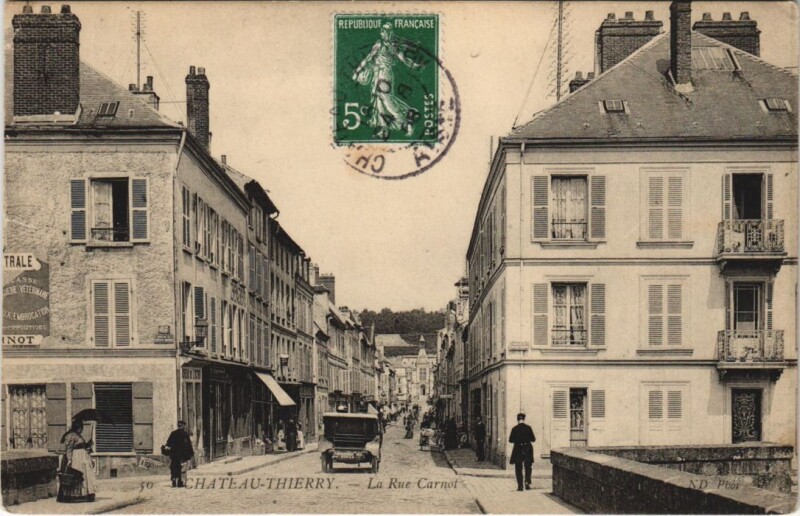 Carte postale ancienne Chateau-Thierry La rue carnot