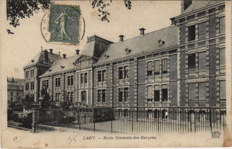 Carte postale ancienne Laon Ecole normale des garcons