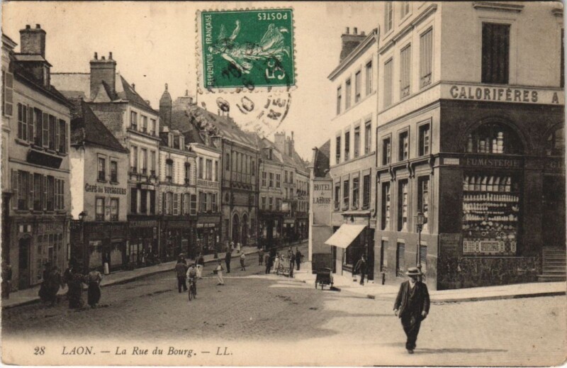 Carte postale ancienne Laon La rue du bourg