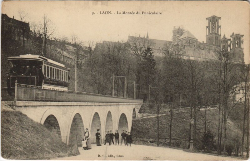 Carte postale ancienne Laon La montee du funiculaire