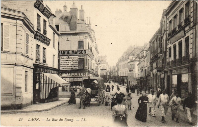 Carte postale ancienne Laon La rue du bourg