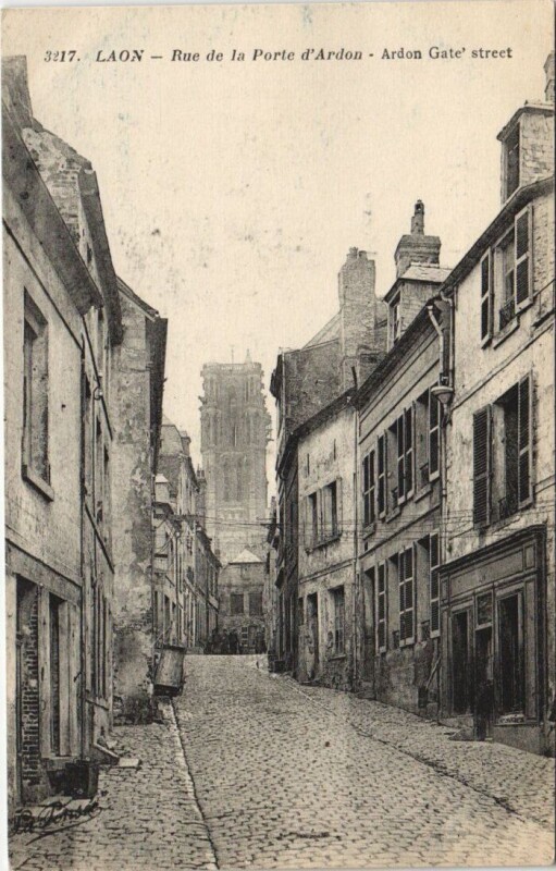 Carte postale ancienne Laon Rue de la porte