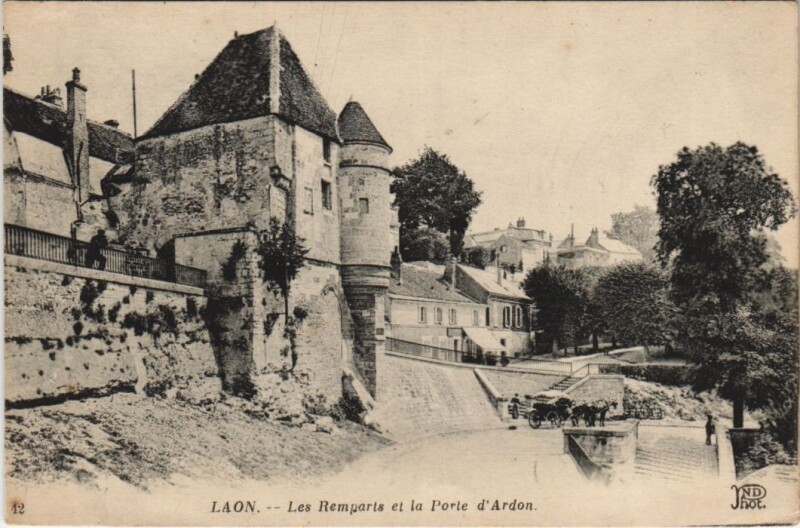 Carte postale ancienne Laon Les remparts