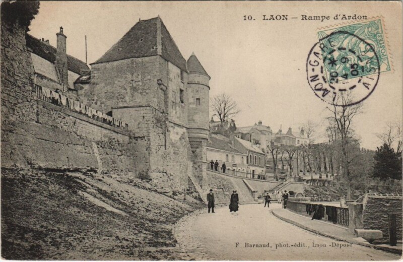 Carte postale ancienne Laon Rampe d'ardon